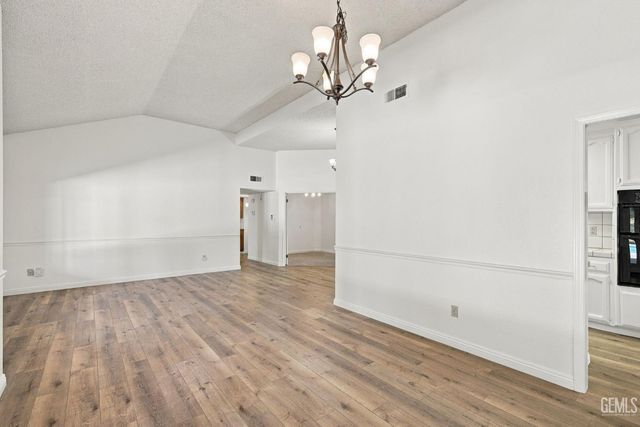 2524 Georgia Oak Drive, Bakersfield, CA 93311