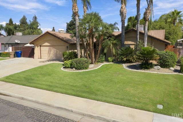 2524 Georgia Oak Drive, Bakersfield, CA 93311