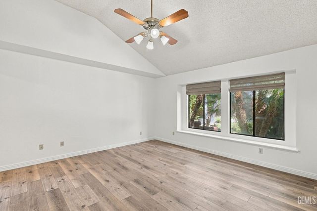 2524 Georgia Oak Drive, Bakersfield, CA 93311