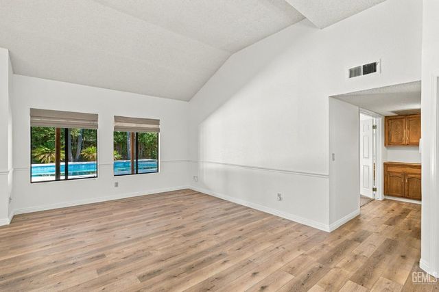 2524 Georgia Oak Drive, Bakersfield, CA 93311