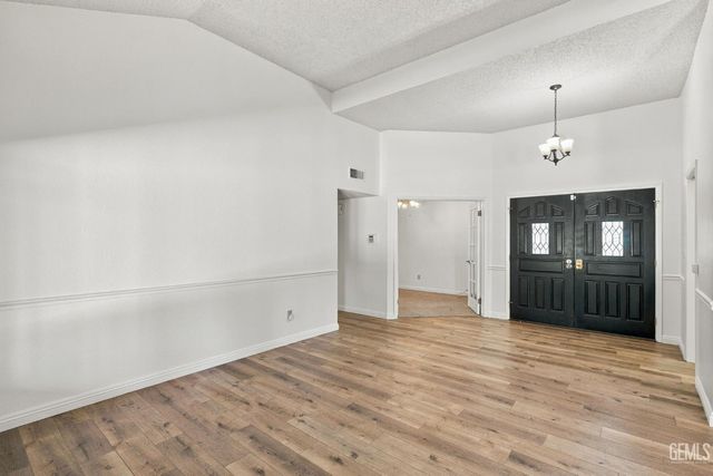 2524 Georgia Oak Drive, Bakersfield, CA 93311