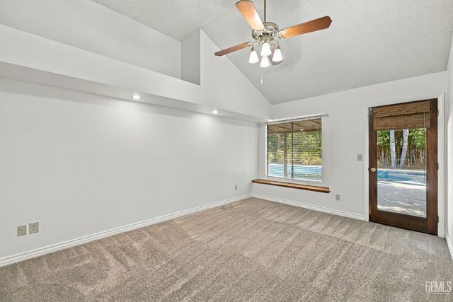 2524 Georgia Oak Drive, Bakersfield, CA 93311