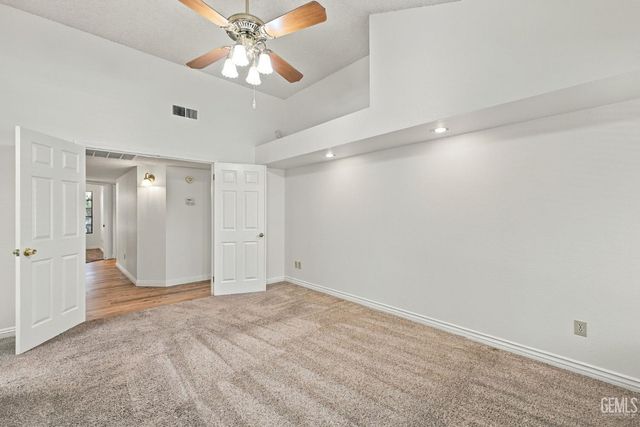 2524 Georgia Oak Drive, Bakersfield, CA 93311