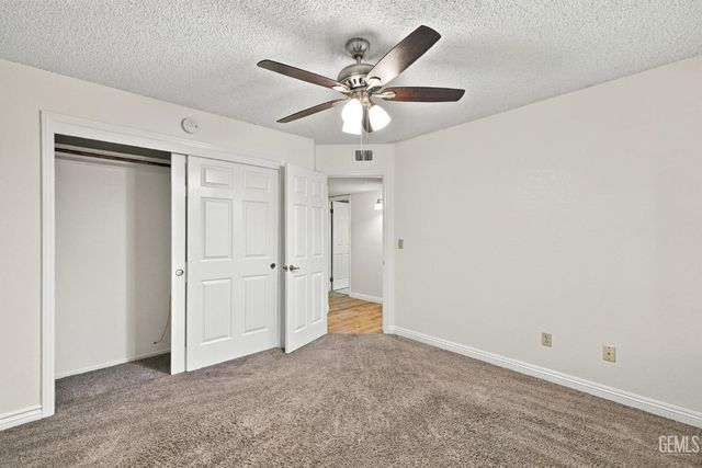 2524 Georgia Oak Drive, Bakersfield, CA 93311