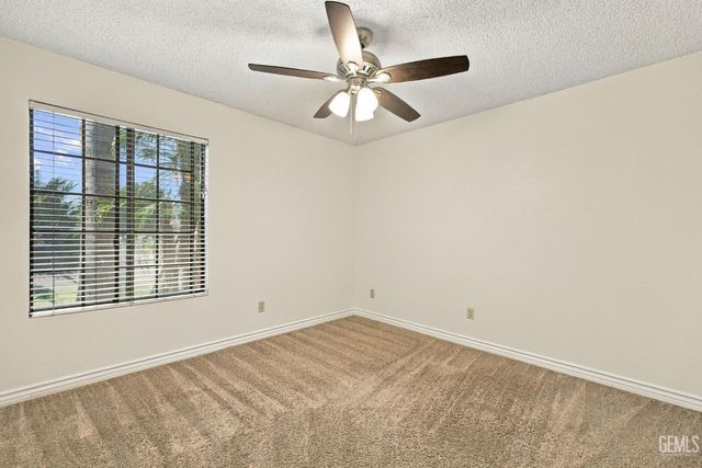 2524 Georgia Oak Drive, Bakersfield, CA 93311