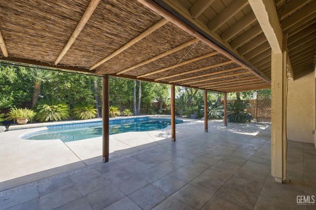 2524 Georgia Oak Drive, Bakersfield, CA 93311