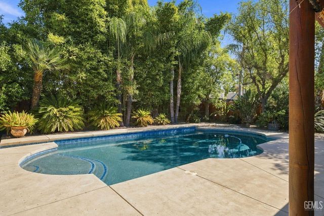 2524 Georgia Oak Drive, Bakersfield, CA 93311