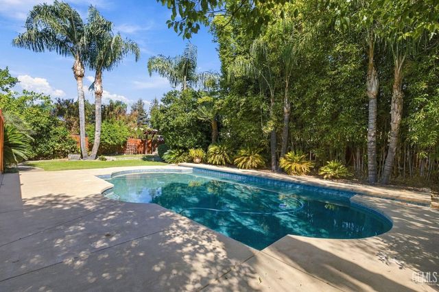 2524 Georgia Oak Drive, Bakersfield, CA 93311