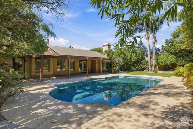 2524 Georgia Oak Drive, Bakersfield, CA 93311