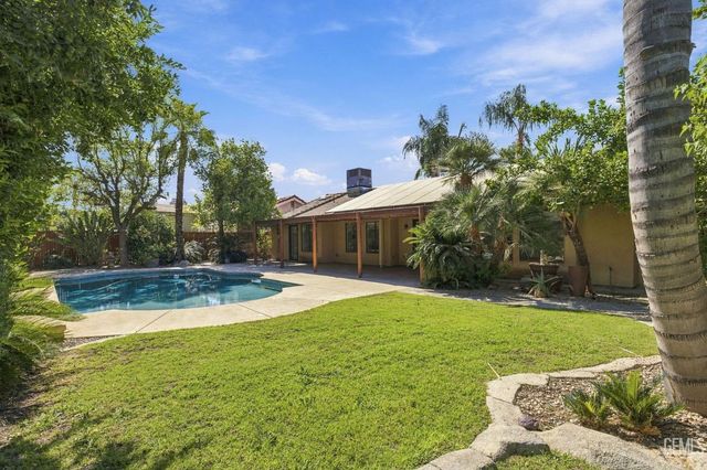 2524 Georgia Oak Drive, Bakersfield, CA 93311