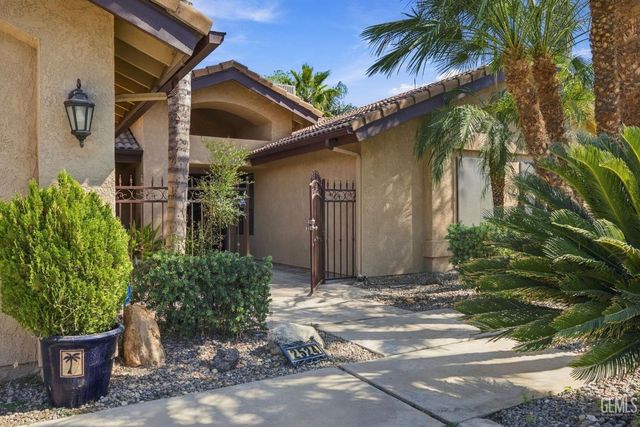 2524 Georgia Oak Drive, Bakersfield, CA 93311