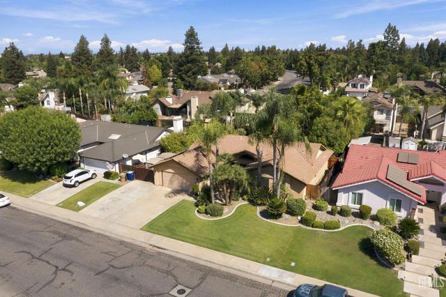 2524 Georgia Oak Drive, Bakersfield, CA 93311