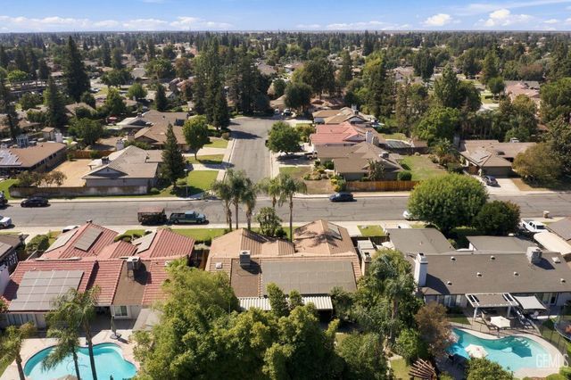 2524 Georgia Oak Drive, Bakersfield, CA 93311