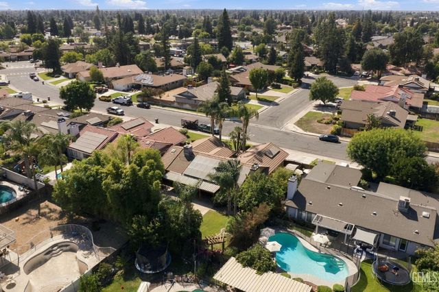 2524 Georgia Oak Drive, Bakersfield, CA 93311