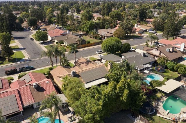 2524 Georgia Oak Drive, Bakersfield, CA 93311