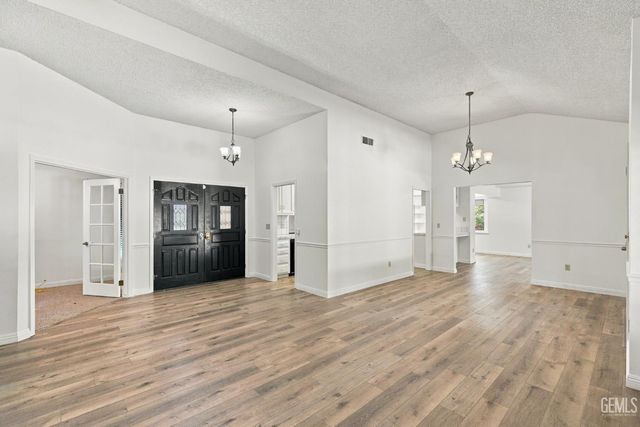 2524 Georgia Oak Drive, Bakersfield, CA 93311