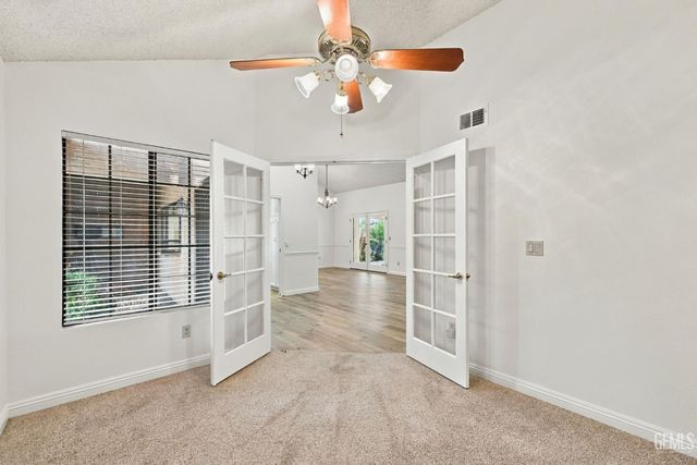 2524 Georgia Oak Drive, Bakersfield, CA 93311