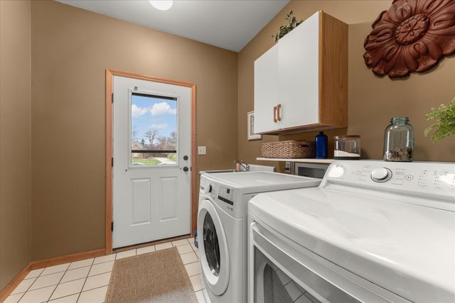 1303 Hickory Tree Court, Mahomet, IL 61853