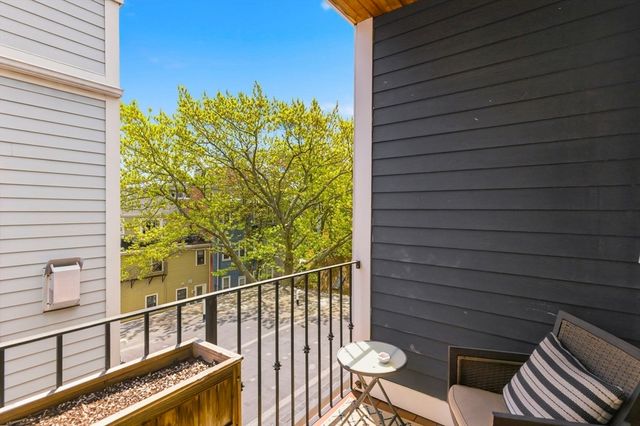 345 W Broadway 8, Boston, MA 02127