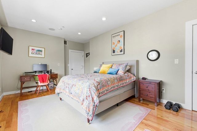 345 W Broadway 8, Boston, MA 02127