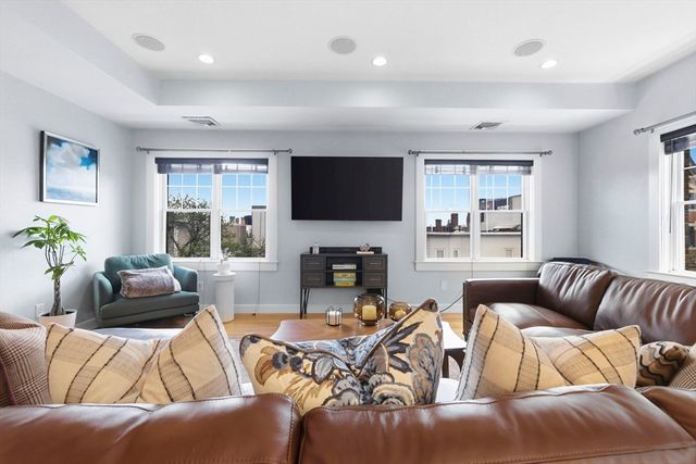 345 W Broadway 8, Boston, MA 02127
