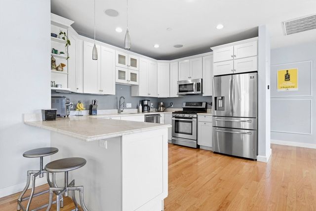 345 W Broadway 8, Boston, MA 02127