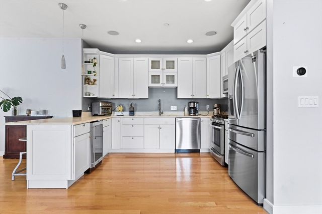 345 W Broadway 8, Boston, MA 02127