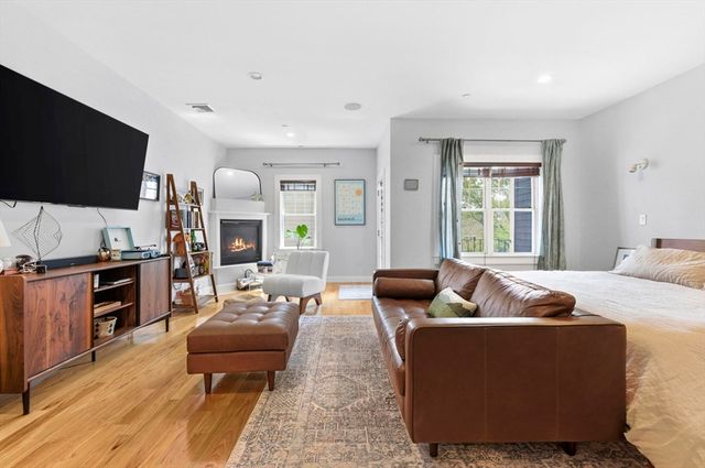 345 W Broadway 8, Boston, MA 02127