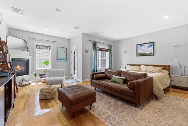 345 W Broadway 8, Boston, MA 02127