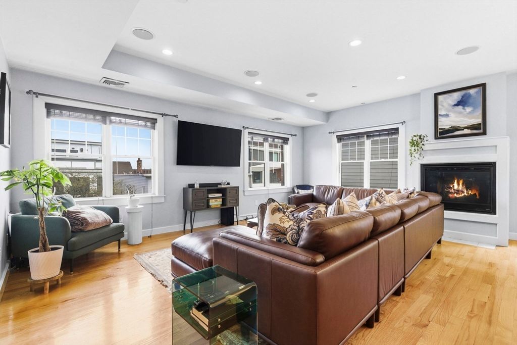 345 W Broadway 8, Boston, MA 02127