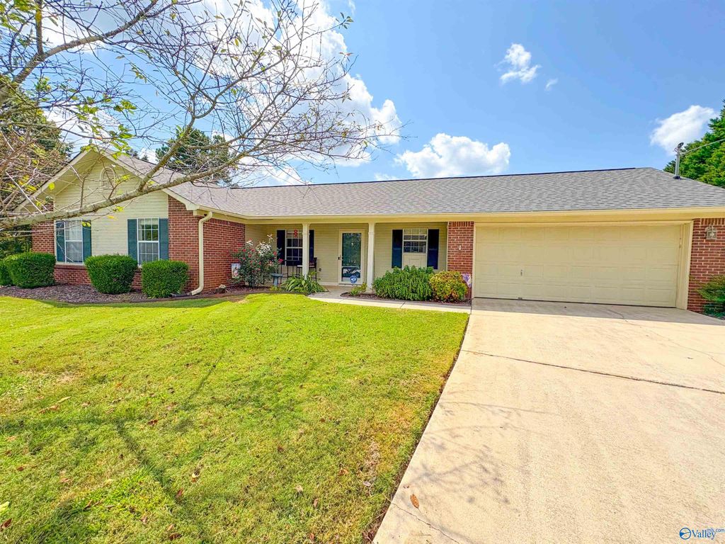 102 Pine Cone Drive, Toney, AL 35773