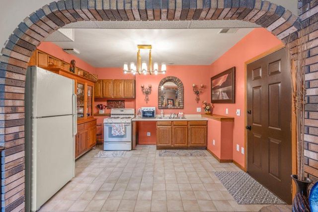 6485 Grandview Drive, Eden Prairie, MN 55346