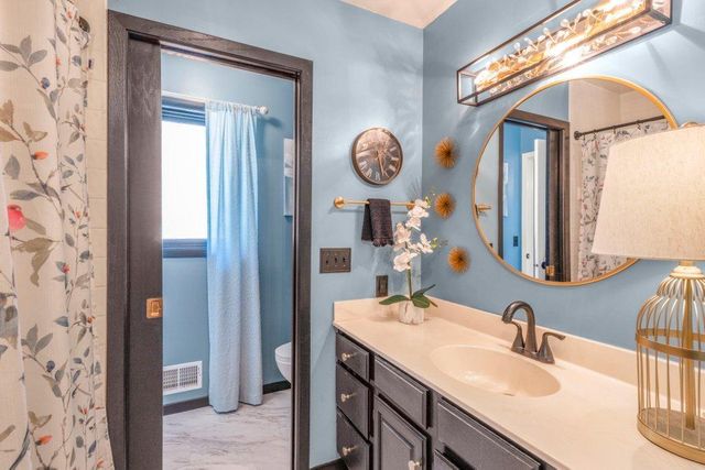 6485 Grandview Drive, Eden Prairie, MN 55346