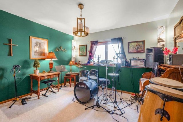 6485 Grandview Drive, Eden Prairie, MN 55346