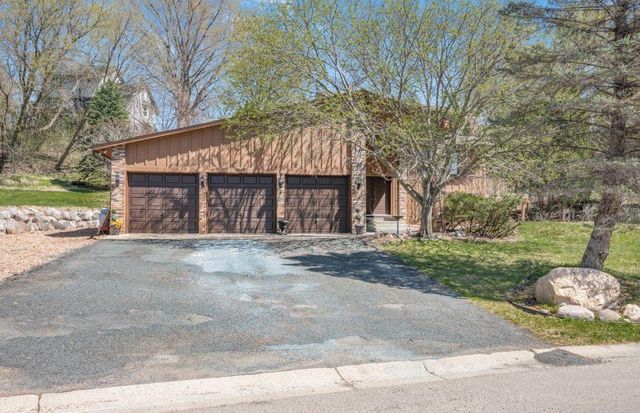 6485 Grandview Drive, Eden Prairie, MN 55346