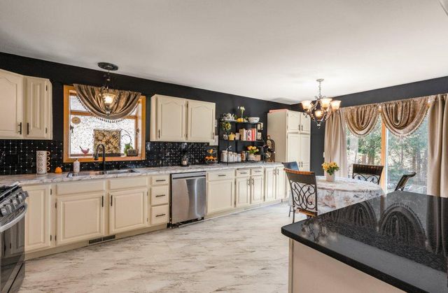 6485 Grandview Drive, Eden Prairie, MN 55346