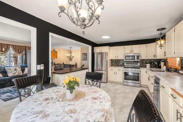 6485 Grandview Drive, Eden Prairie, MN 55346