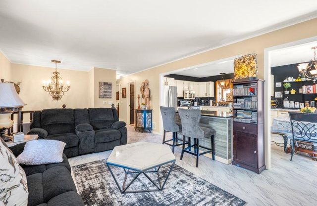 6485 Grandview Drive, Eden Prairie, MN 55346