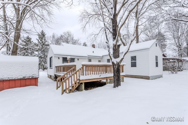 412 E Berrien Street, Paw Paw Vllg, MI 49079