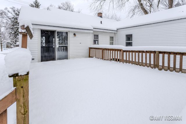 412 E Berrien Street, Paw Paw Vllg, MI 49079