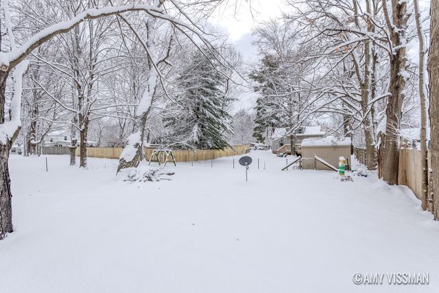 412 E Berrien Street, Paw Paw Vllg, MI 49079