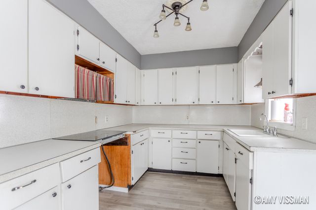 412 E Berrien Street, Paw Paw Vllg, MI 49079