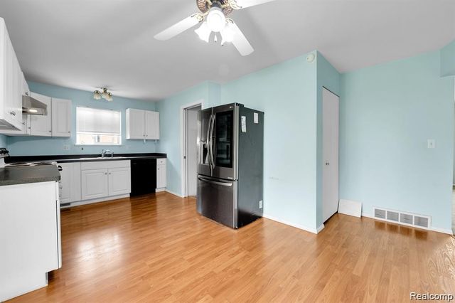 3305 Menge Avenue, Warren, MI 48091