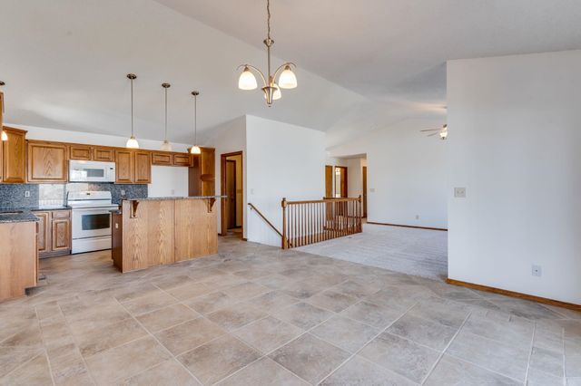 2516 E Saint Andrew Ct, Goddard, KS 67052