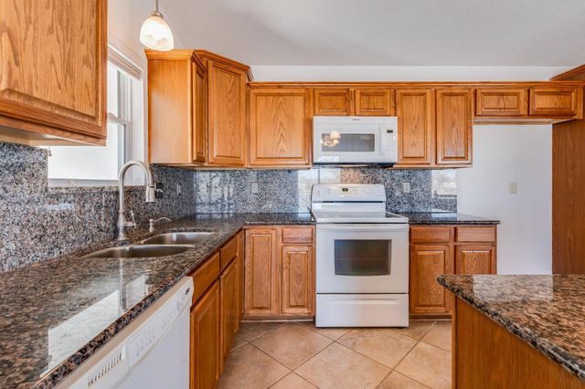 2516 E Saint Andrew Ct, Goddard, KS 67052