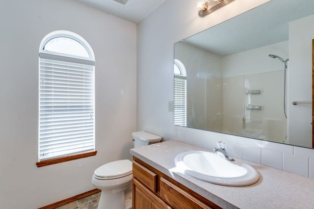 2516 E Saint Andrew Ct, Goddard, KS 67052