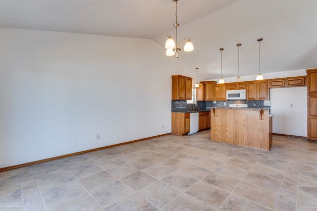 2516 E Saint Andrew Ct, Goddard, KS 67052