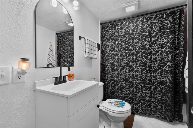 2206 Eckener Drive, Portage, MI 49002