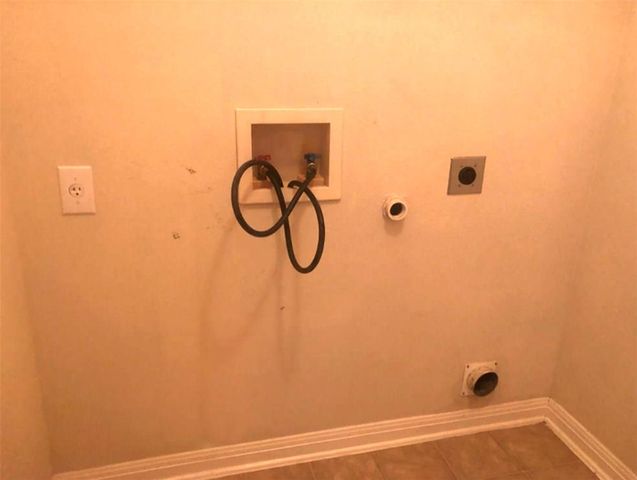 1009 Middle Brook DR, Leander, TX 78641