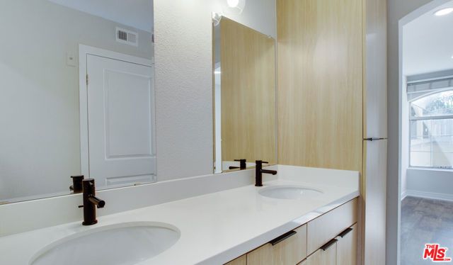 7660 Beverly Boulevard 407, Los Angeles, CA 90036